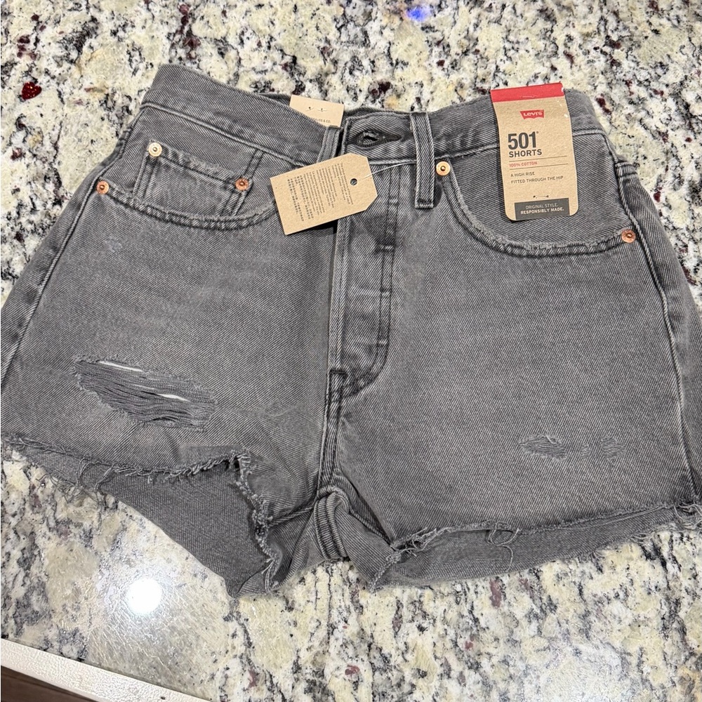 Levi's Women's Gray Denim Shorts NWT - Picture 4 of 5